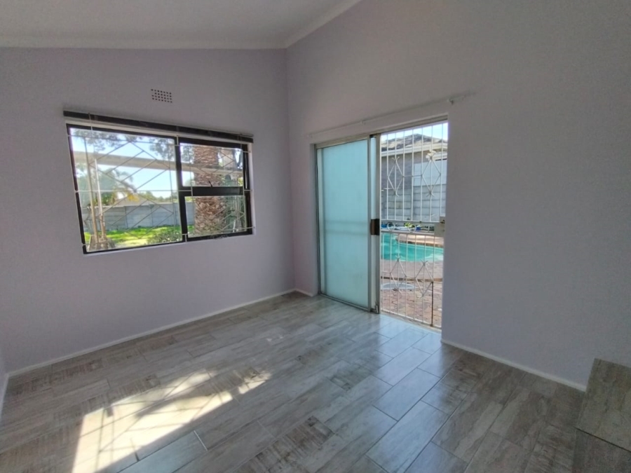 To Let 3 Bedroom Property for Rent in Loucharmante Western Cape